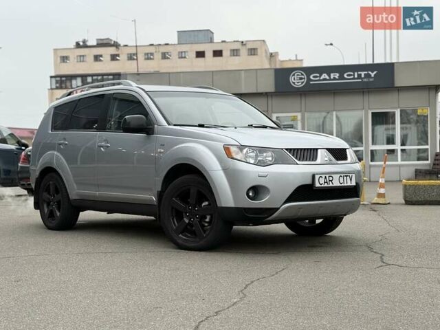 Сірий Міцубісі Аутлендер, об'ємом двигуна 3 л та пробігом 195 тис. км за 9999 $, фото 1 на Automoto.ua