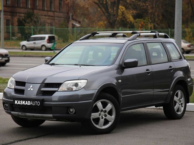 Серый Мицубиси Аутлендер, объемом двигателя 2.4 л и пробегом 240 тыс. км за 7200 $, фото 1 на Automoto.ua