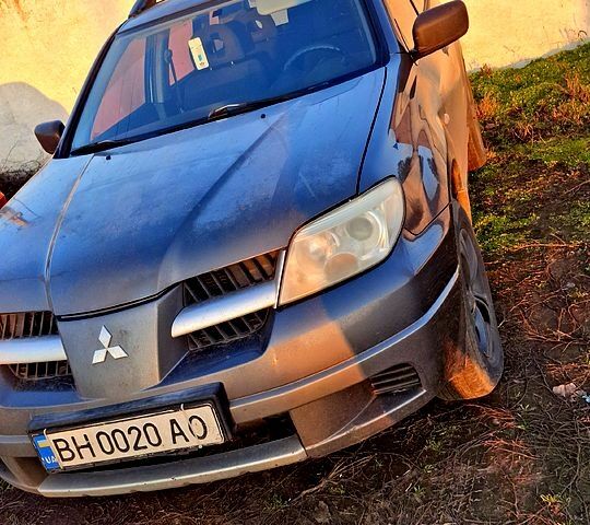 Сірий Міцубісі Аутлендер, об'ємом двигуна 2.4 л та пробігом 211 тис. км за 5000 $, фото 1 на Automoto.ua