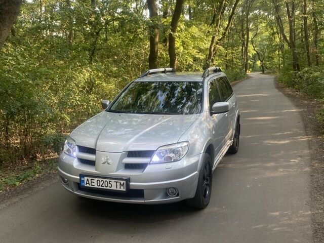 Сірий Міцубісі Аутлендер, об'ємом двигуна 2.4 л та пробігом 307 тис. км за 6700 $, фото 1 на Automoto.ua