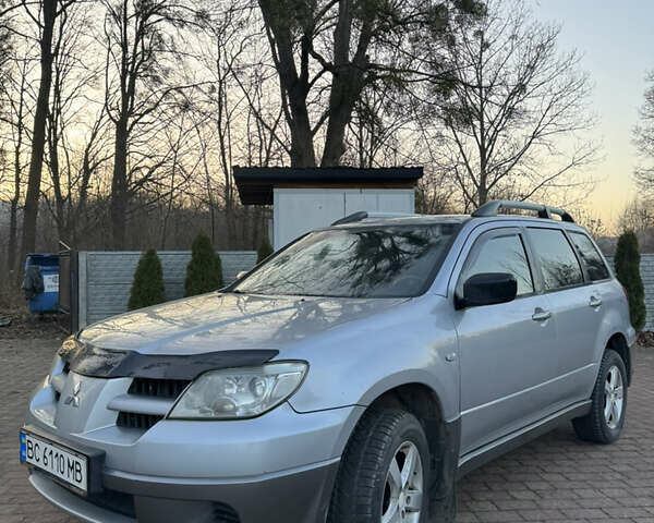 Серый Мицубиси Аутлендер, объемом двигателя 2 л и пробегом 415 тыс. км за 4699 $, фото 1 на Automoto.ua
