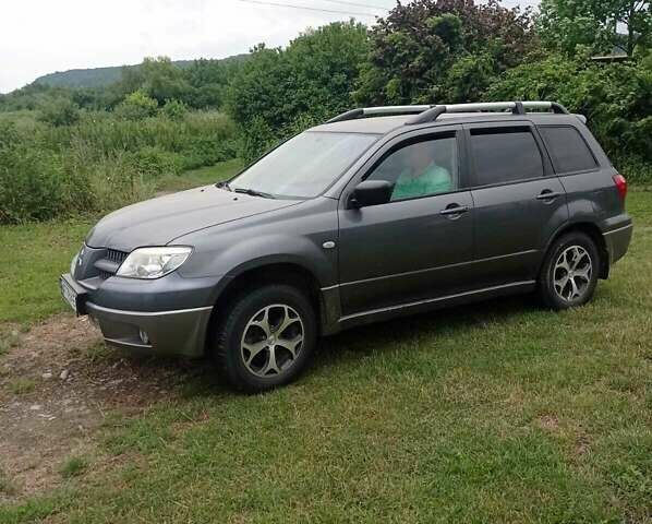 Серый Мицубиси Аутлендер, объемом двигателя 2 л и пробегом 208 тыс. км за 6500 $, фото 1 на Automoto.ua