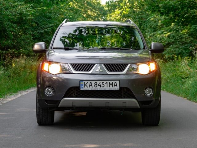 Міцубісі Аутлендер 2008 у Белой Церкве на Automoto.ua Сірий Міцубісі Аутлендер, об'ємом двигуна 2.4 л та пробігом 280 тис. км за 8000 $, фото 1 на Automoto.ua