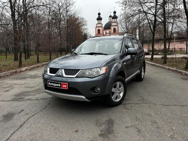 Серый Мицубиси Аутлендер, объемом двигателя 2.4 л и пробегом 237 тыс. км за 8490 $, фото 1 на Automoto.ua