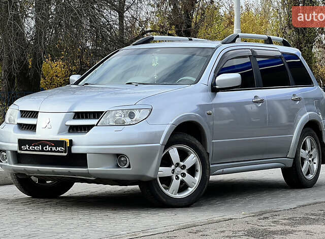 Серый Мицубиси Аутлендер, объемом двигателя 2.38 л и пробегом 197 тыс. км за 7699 $, фото 1 на Automoto.ua