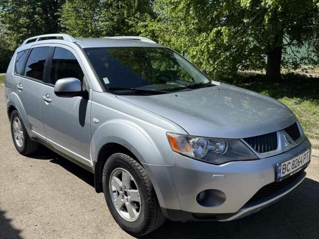 Серый Мицубиси Аутлендер, объемом двигателя 2 л и пробегом 222 тыс. км за 8600 $, фото 1 на Automoto.ua