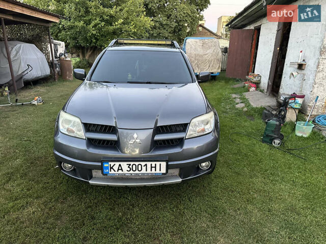 Сірий Міцубісі Аутлендер, об'ємом двигуна 2.38 л та пробігом 273 тис. км за 8000 $, фото 1 на Automoto.ua