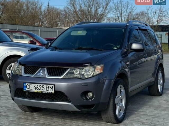 Серый Мицубиси Аутлендер, объемом двигателя 2.36 л и пробегом 215 тыс. км за 8000 $, фото 1 на Automoto.ua