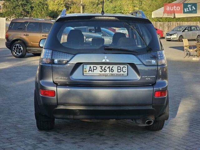 Серый Мицубиси Аутлендер, объемом двигателя 2.4 л и пробегом 235 тыс. км за 8900 $, фото 1 на Automoto.ua