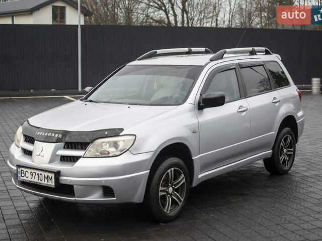 Сірий Міцубісі Аутлендер, об'ємом двигуна 2 л та пробігом 258 тис. км за 5650 $, фото 1 на Automoto.ua