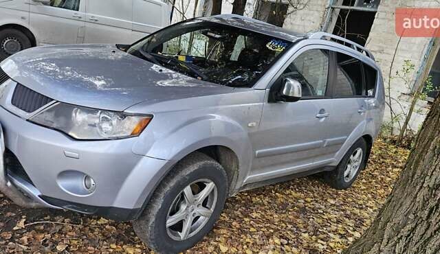 Серый Мицубиси Аутлендер, объемом двигателя 2.2 л и пробегом 280 тыс. км за 5300 $, фото 1 на Automoto.ua
