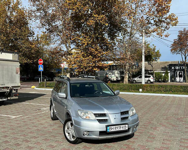 Сірий Міцубісі Аутлендер, об'ємом двигуна 2 л та пробігом 214 тис. км за 6900 $, фото 1 на Automoto.ua