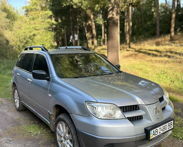 Серый Мицубиси Аутлендер, объемом двигателя 2 л и пробегом 115 тыс. км за 5500 $, фото 1 на Automoto.ua