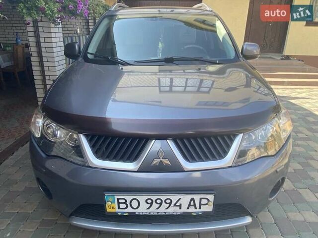 Серый Мицубиси Аутлендер, объемом двигателя 3 л и пробегом 232 тыс. км за 9200 $, фото 1 на Automoto.ua