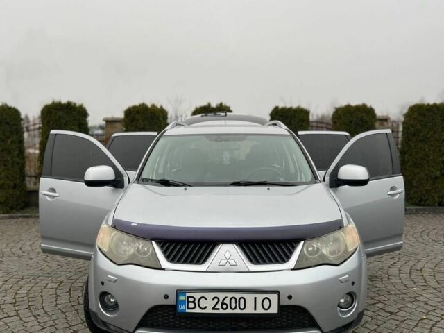 Серый Мицубиси Аутлендер, объемом двигателя 2.4 л и пробегом 285 тыс. км за 8500 $, фото 1 на Automoto.ua