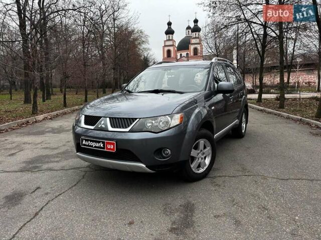 Серый Мицубиси Аутлендер, объемом двигателя 2.4 л и пробегом 237 тыс. км за 8490 $, фото 1 на Automoto.ua