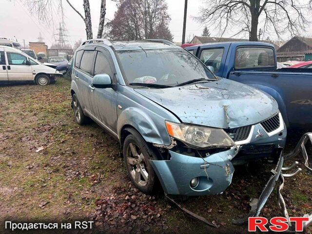 Серый Мицубиси Аутлендер, объемом двигателя 2.4 л и пробегом 205 тыс. км за 3500 $, фото 1 на Automoto.ua