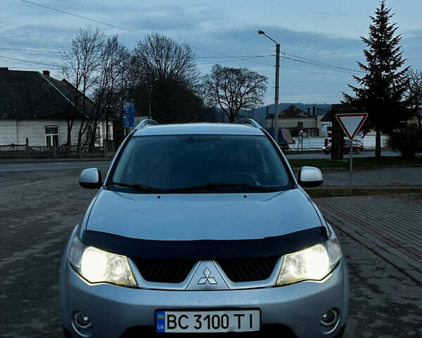 Сірий Міцубісі Аутлендер, об'ємом двигуна 2.4 л та пробігом 273 тис. км за 8400 $, фото 1 на Automoto.ua