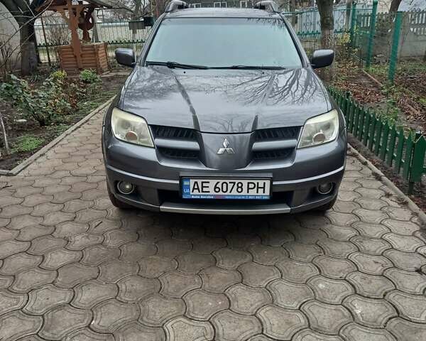 Серый Мицубиси Аутлендер, объемом двигателя 2.38 л и пробегом 143 тыс. км за 7300 $, фото 1 на Automoto.ua