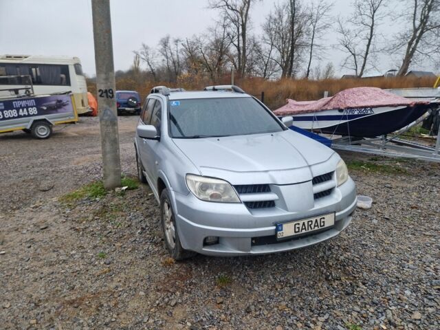 Серый Мицубиси Аутлендер, объемом двигателя 2.4 л и пробегом 350 тыс. км за 8000 $, фото 1 на Automoto.ua