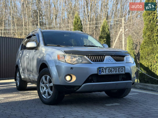 Серый Мицубиси Аутлендер, объемом двигателя 2 л и пробегом 268 тыс. км за 8950 $, фото 1 на Automoto.ua