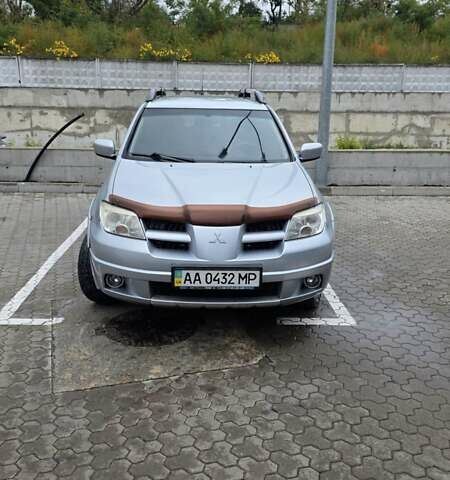 Міцубісі Аутлендер 2009 у Києві на Automoto.ua Сірий Міцубісі Аутлендер, об'ємом двигуна 2.38 л та пробігом 274 тис. км за 7200 $, фото 1 на Automoto.ua