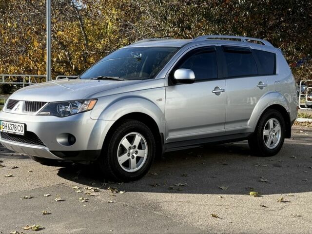 Серый Мицубиси Аутлендер, объемом двигателя 2.4 л и пробегом 43 тыс. км за 9500 $, фото 1 на Automoto.ua