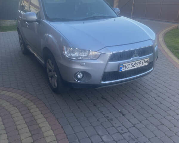Серый Мицубиси Аутлендер, объемом двигателя 2 л и пробегом 286 тыс. км за 10300 $, фото 1 на Automoto.ua