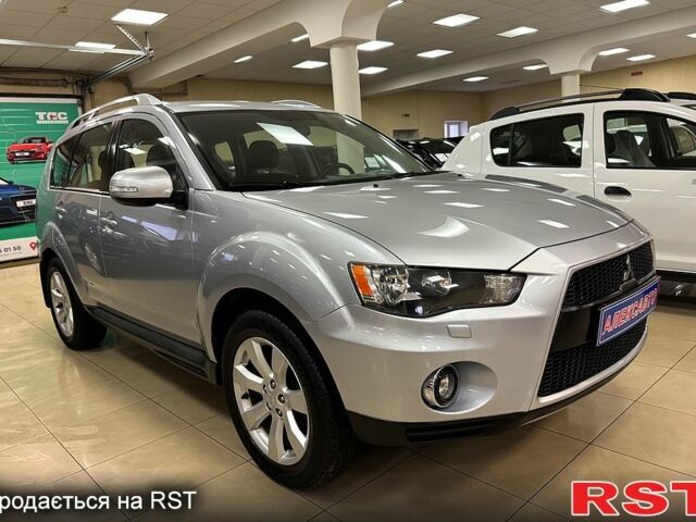 Серый Мицубиси Аутлендер, объемом двигателя 2.4 л и пробегом 182 тыс. км за 10800 $, фото 1 на Automoto.ua