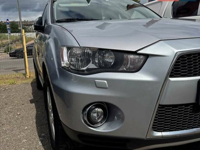 Серый Мицубиси Аутлендер, объемом двигателя 2.2 л и пробегом 223 тыс. км за 11500 $, фото 1 на Automoto.ua