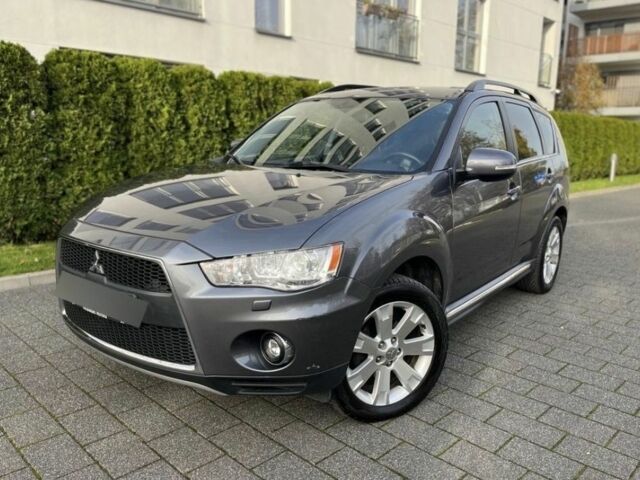 Серый Мицубиси Аутлендер, объемом двигателя 0 л и пробегом 260 тыс. км за 3200 $, фото 1 на Automoto.ua