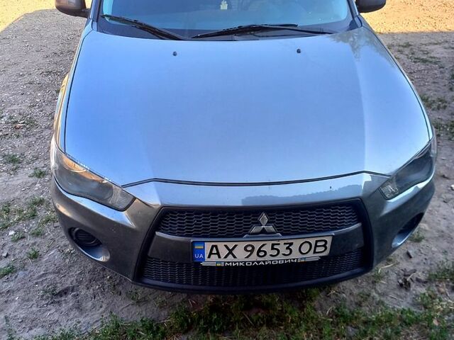 Серый Мицубиси Аутлендер, объемом двигателя 2.4 л и пробегом 154 тыс. км за 10000 $, фото 1 на Automoto.ua