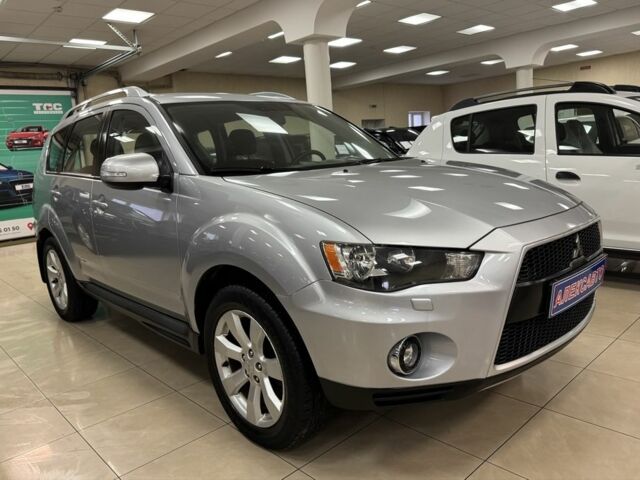 Серый Мицубиси Аутлендер, объемом двигателя 2.4 л и пробегом 182 тыс. км за 10800 $, фото 1 на Automoto.ua