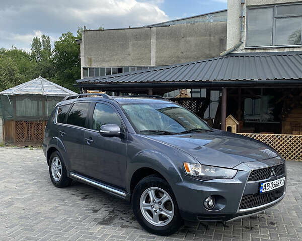 Серый Мицубиси Аутлендер, объемом двигателя 2.27 л и пробегом 220 тыс. км за 11300 $, фото 1 на Automoto.ua