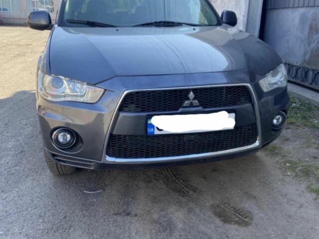 Серый Мицубиси Аутлендер, объемом двигателя 2.2 л и пробегом 240 тыс. км за 10500 $, фото 1 на Automoto.ua