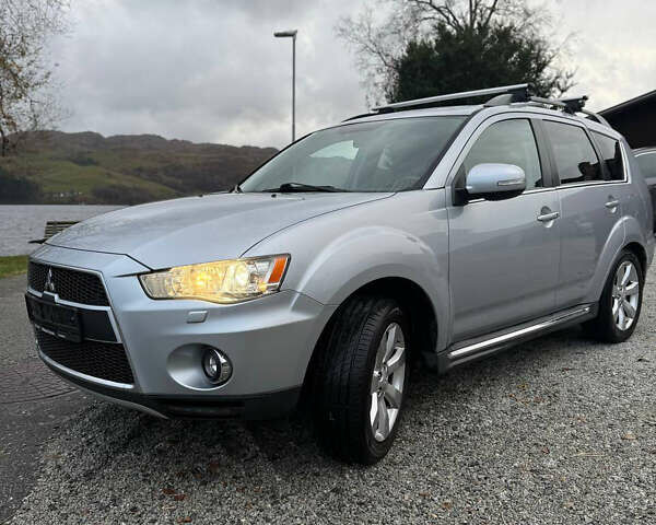 Серый Мицубиси Аутлендер, объемом двигателя 0 л и пробегом 279 тыс. км за 4935 $, фото 1 на Automoto.ua