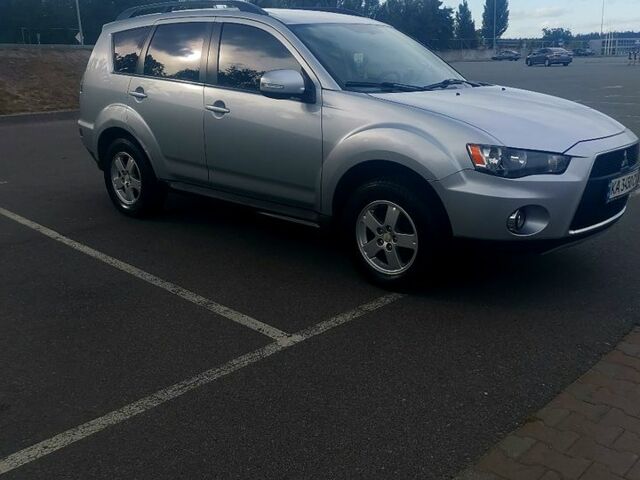 Сірий Міцубісі Аутлендер, об'ємом двигуна 2 л та пробігом 203 тис. км за 12500 $, фото 1 на Automoto.ua