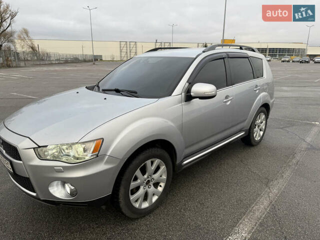 Сірий Міцубісі Аутлендер, об'ємом двигуна 2.27 л та пробігом 310 тис. км за 13000 $, фото 1 на Automoto.ua