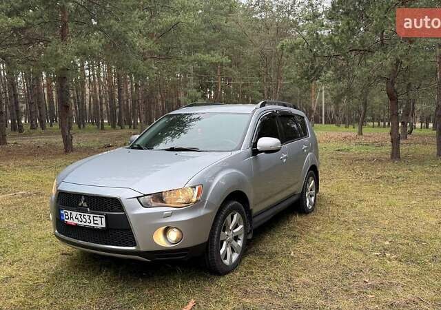 Серый Мицубиси Аутлендер, объемом двигателя 2.4 л и пробегом 240 тыс. км за 12300 $, фото 1 на Automoto.ua