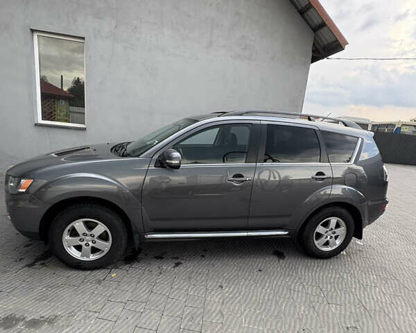 Серый Мицубиси Аутлендер, объемом двигателя 2.18 л и пробегом 261 тыс. км за 12500 $, фото 1 на Automoto.ua