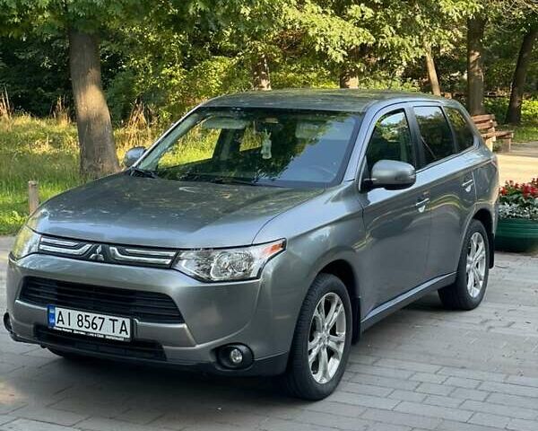 Серый Мицубиси Аутлендер, объемом двигателя 2.4 л и пробегом 150 тыс. км за 10750 $, фото 1 на Automoto.ua