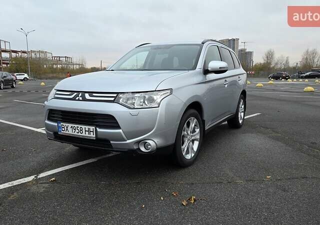Серый Мицубиси Аутлендер, объемом двигателя 2.36 л и пробегом 54 тыс. км за 15400 $, фото 1 на Automoto.ua