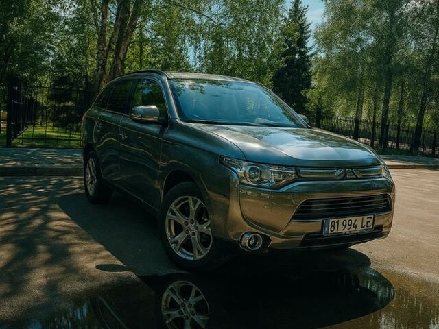 Сірий Міцубісі Аутлендер, об'ємом двигуна 2.4 л та пробігом 200 тис. км за 271 $, фото 1 на Automoto.ua