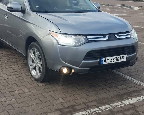 Сірий Міцубісі Аутлендер, об'ємом двигуна 2.36 л та пробігом 265 тис. км за 10300 $, фото 1 на Automoto.ua
