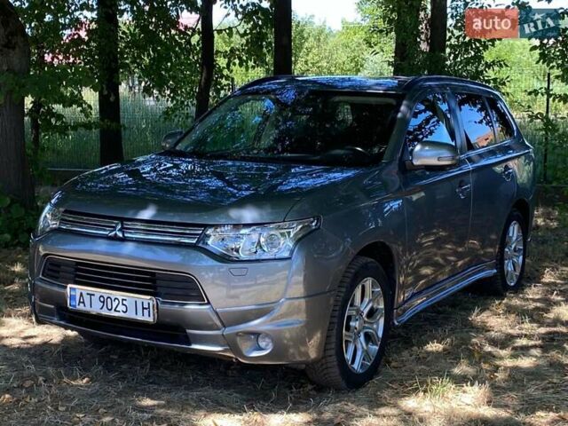 Серый Мицубиси Аутлендер, объемом двигателя 2 л и пробегом 280 тыс. км за 13500 $, фото 1 на Automoto.ua