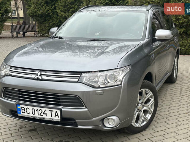 Серый Мицубиси Аутлендер, объемом двигателя 2 л и пробегом 285 тыс. км за 14700 $, фото 1 на Automoto.ua