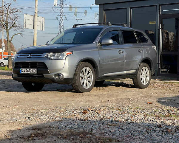 Сірий Міцубісі Аутлендер, об'ємом двигуна 2.4 л та пробігом 209 тис. км за 12200 $, фото 1 на Automoto.ua