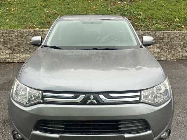 Сірий Міцубісі Аутлендер, об'ємом двигуна 2.4 л та пробігом 219 тис. км за 10800 $, фото 1 на Automoto.ua