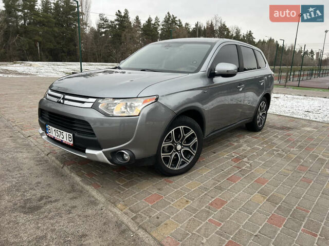 Серый Мицубиси Аутлендер, объемом двигателя 3 л и пробегом 165 тыс. км за 16700 $, фото 1 на Automoto.ua