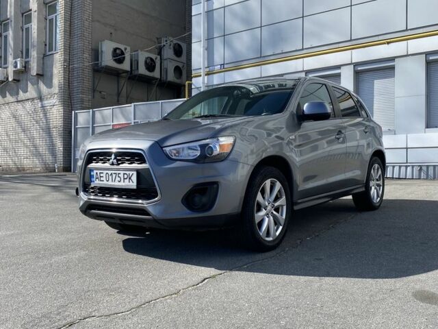 Серый Мицубиси Аутлендер, объемом двигателя 2.4 л и пробегом 250 тыс. км за 10800 $, фото 1 на Automoto.ua